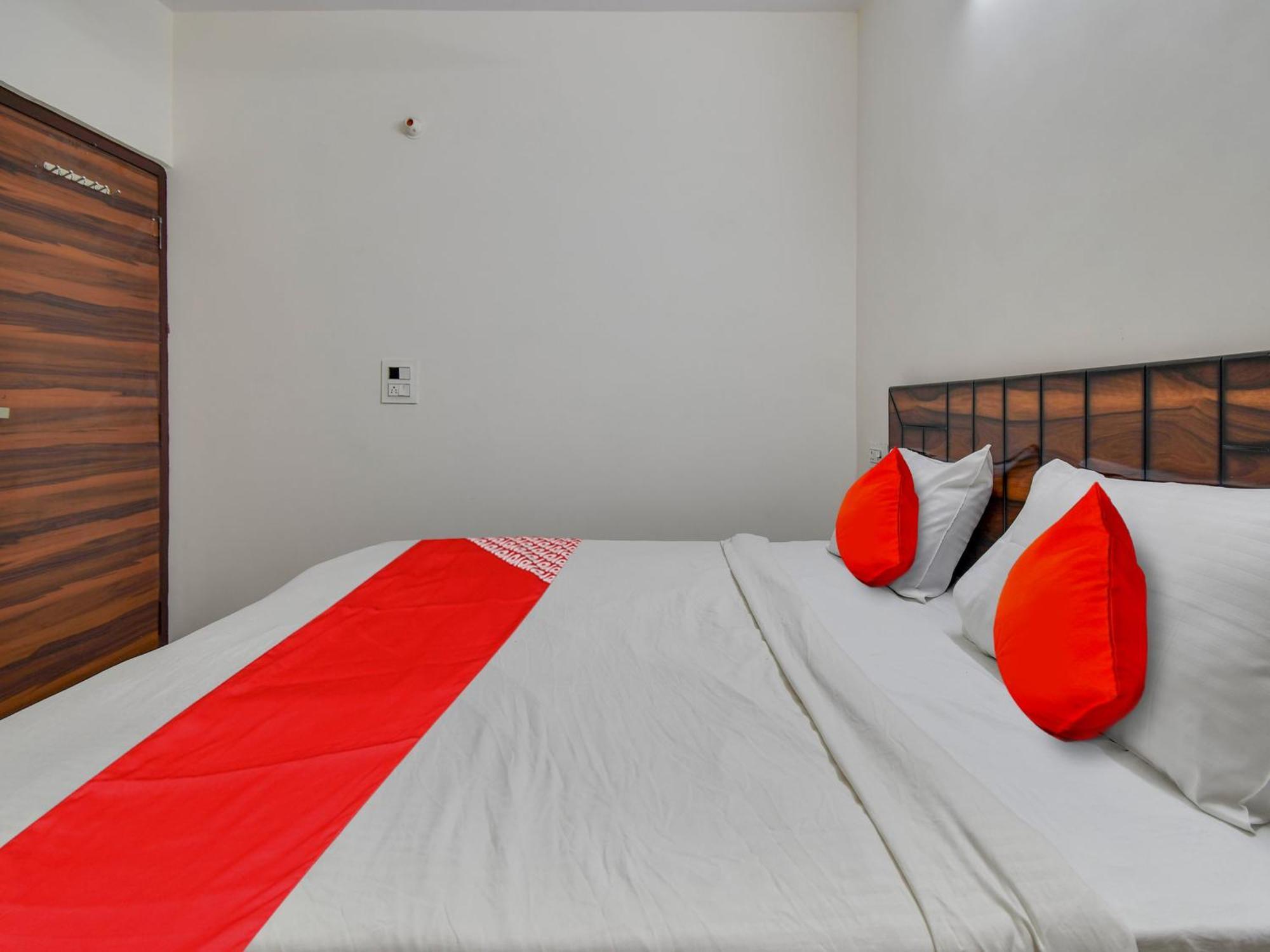 Hotel O Dream Palace Нью-Дели Экстерьер фото