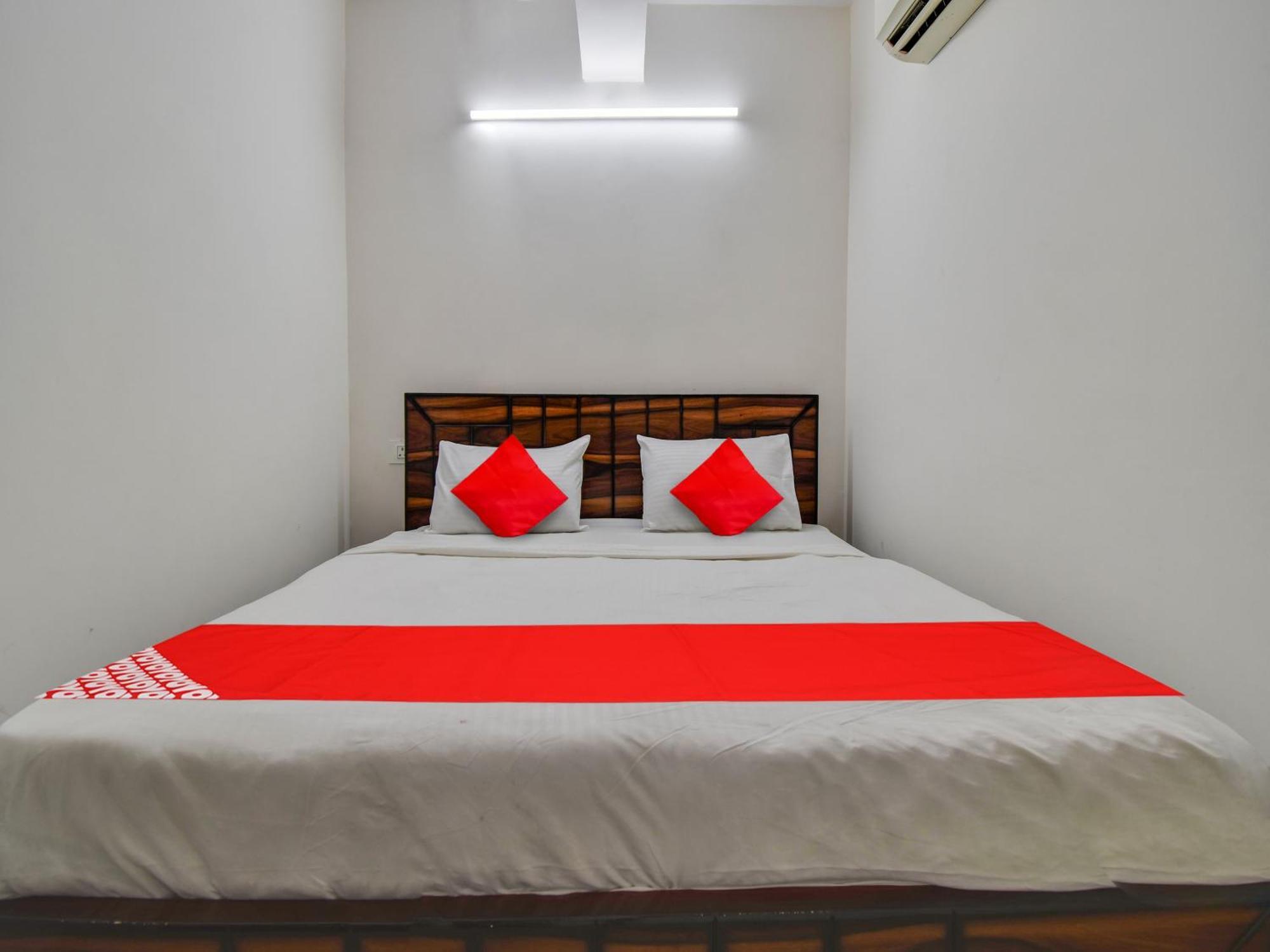 Hotel O Dream Palace Нью-Дели Экстерьер фото