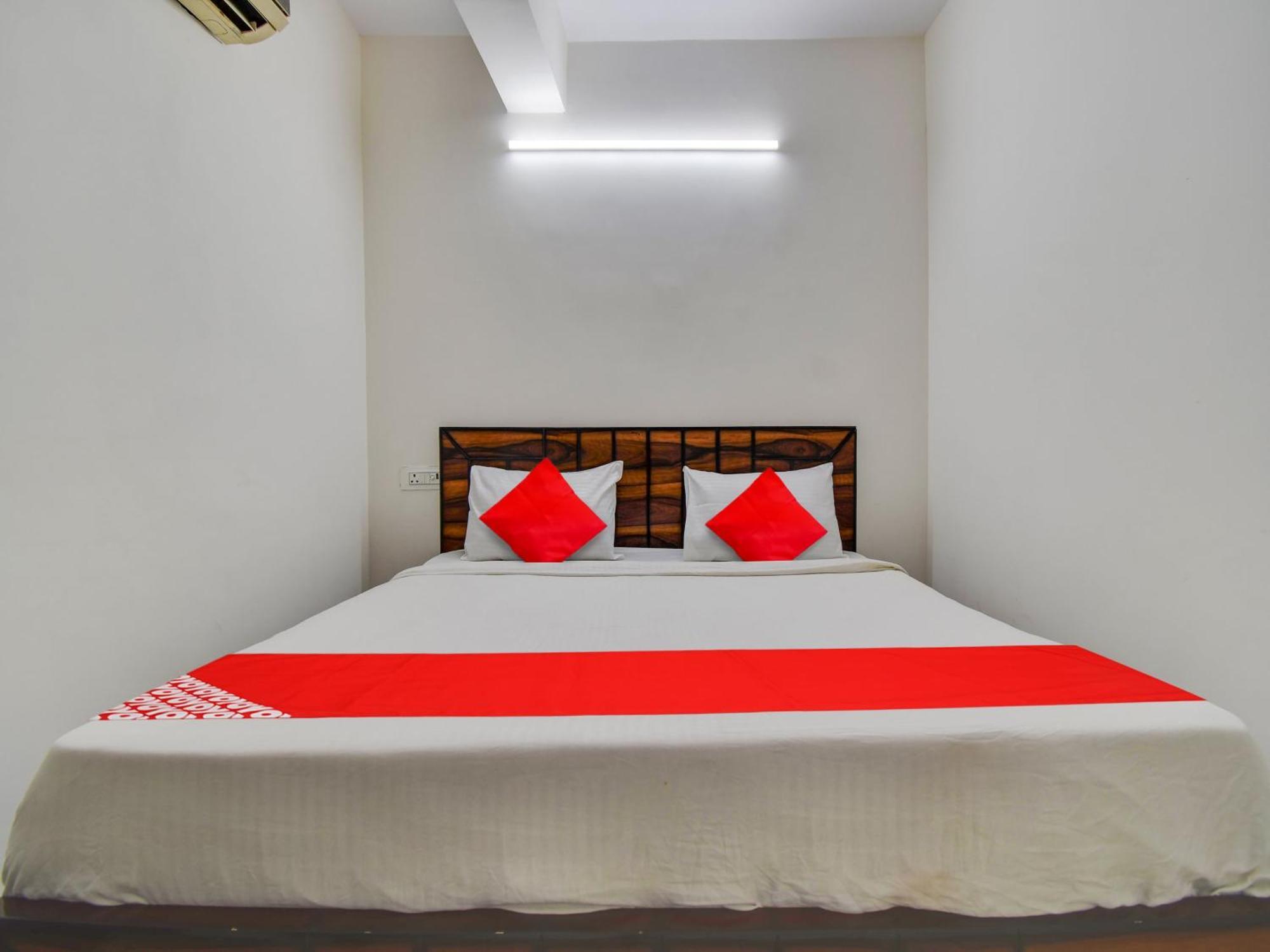 Hotel O Dream Palace Нью-Дели Экстерьер фото